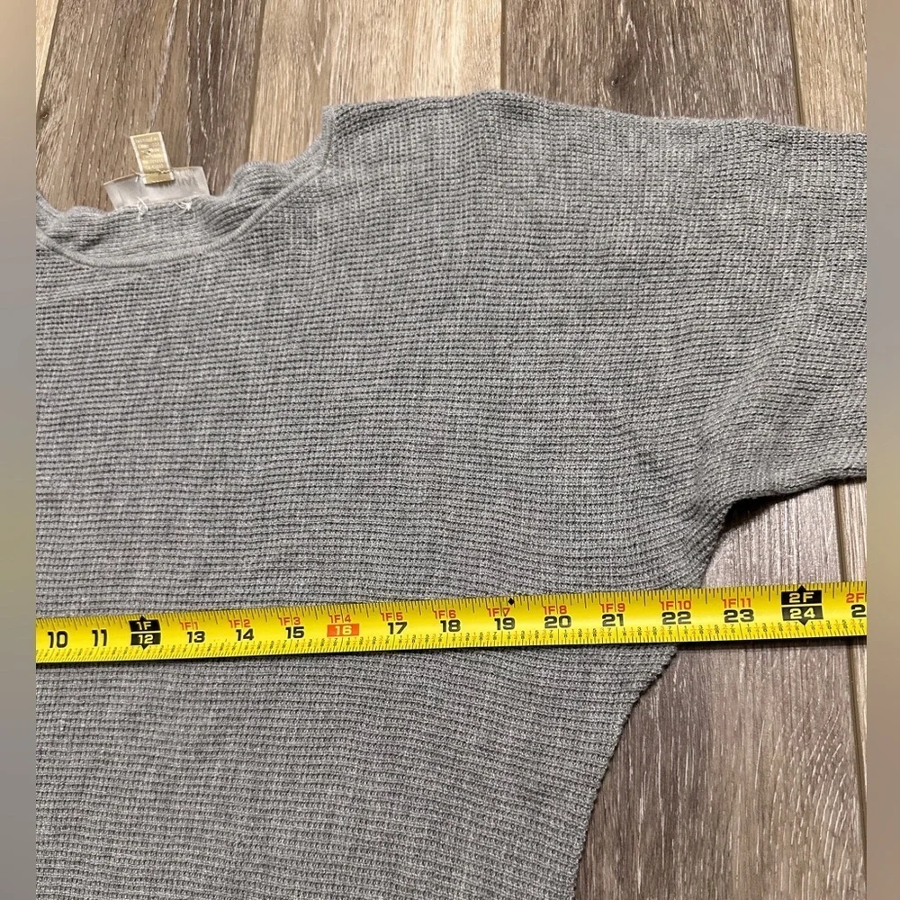 #20)   Michael Kors lightweight sweater with button point Size medium excellent.